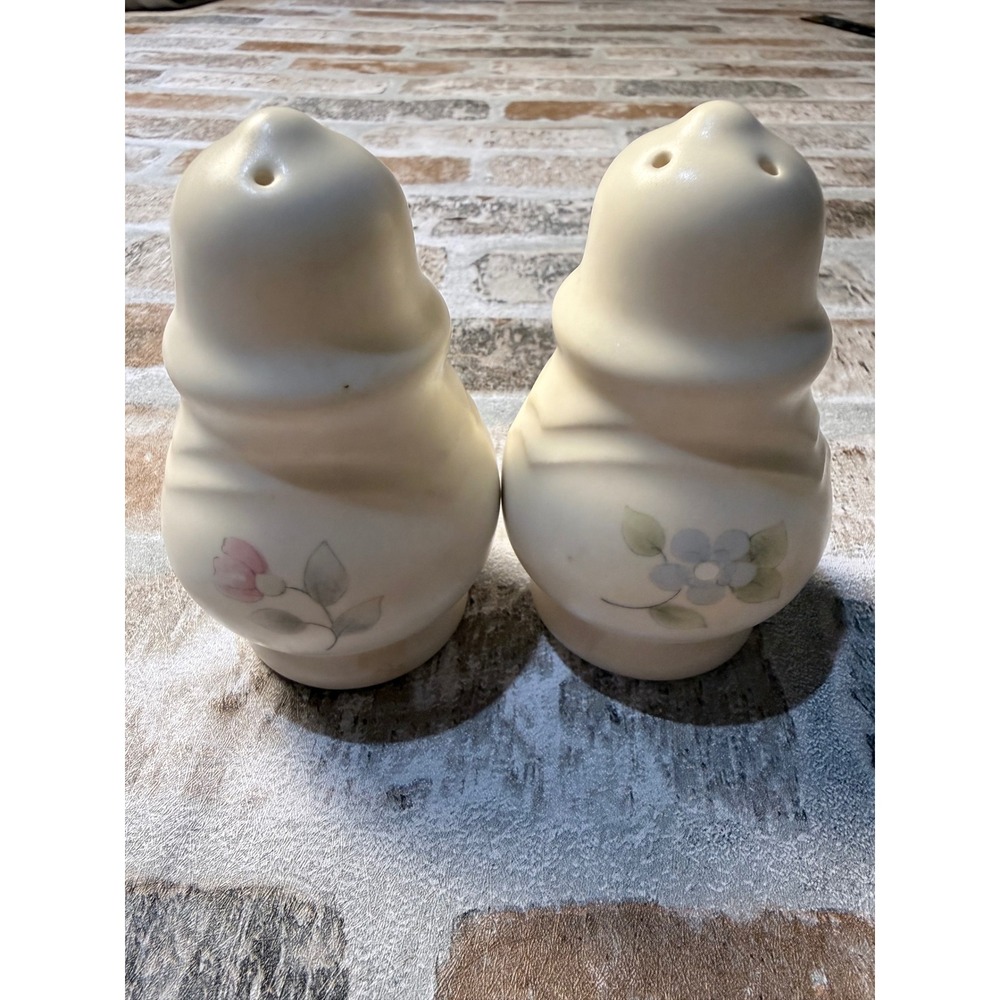 Pfaltzgraff Tea Rose Salt and Pepper Shakers Vintage Stoneware Floral USA Made